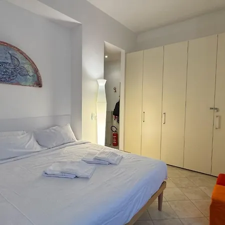 Lunigiana Stazione * Milánó